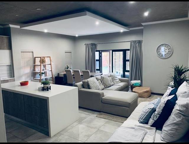 2 BEDROOM APARTMENT FOR SALE IN MENLO PARK